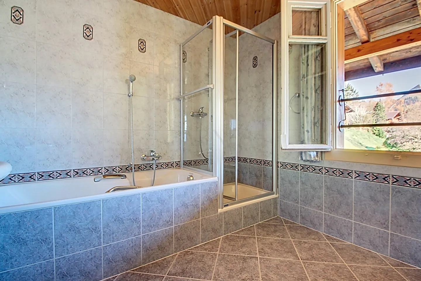 Magnifique propriété sur les hauteurs du village - Photo 15 sur 21