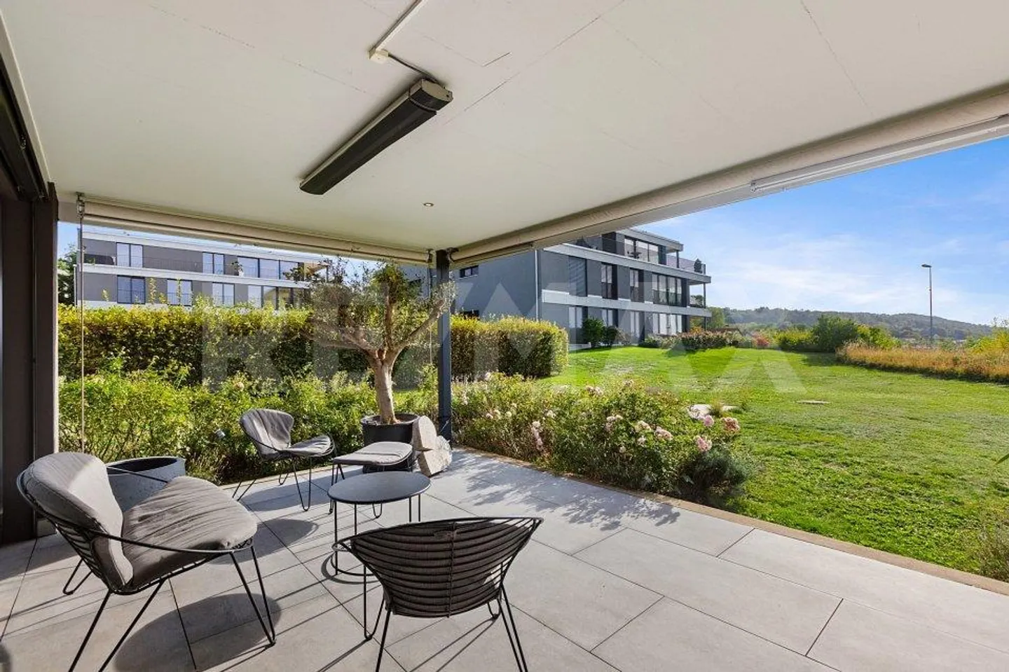 Appartement de jardin exclusif de 4,5 pièces avec beaucoup d'espace, de verdure, de lumière et d'intimité - Photo 4 sur 13