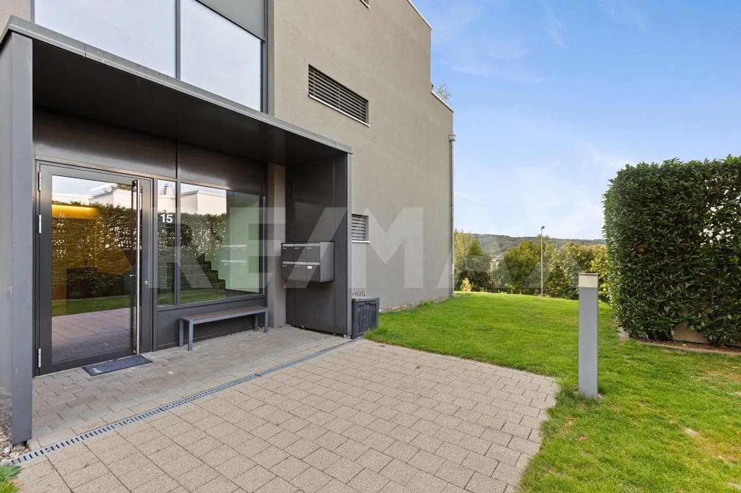 Appartement de jardin exclusif de 4,5 pièces avec beaucoup d'espace, de verdure, de lumière et d'intimité - Photo 5 sur 13