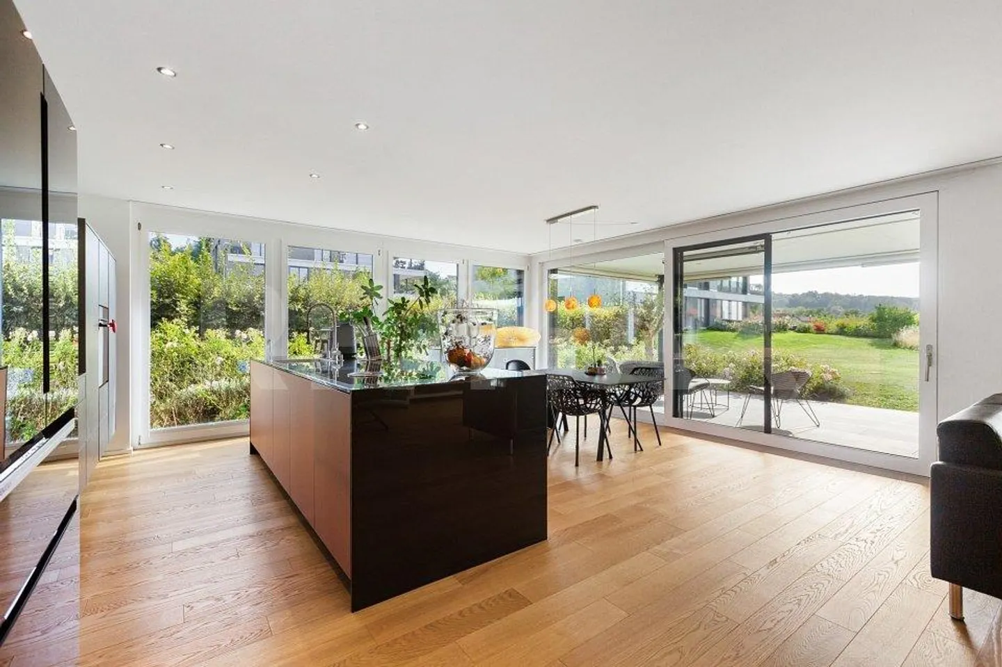 Appartement de jardin exclusif de 4,5 pièces avec beaucoup d'espace, de verdure, de lumière et d'intimité - Photo 8 sur 13