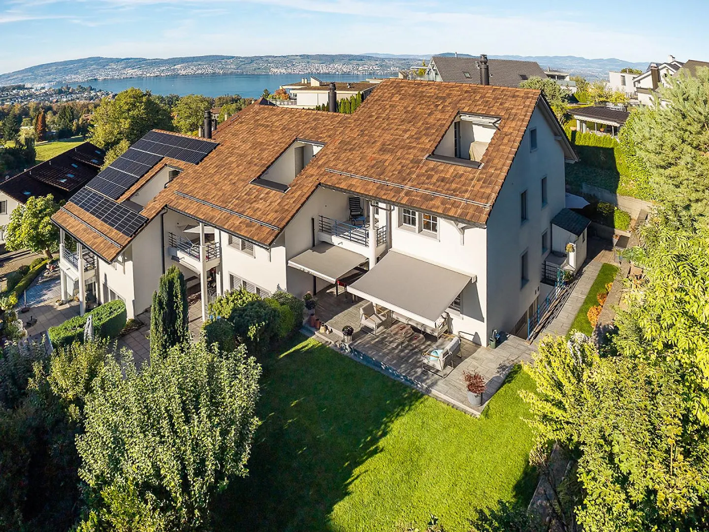 6.5 Room Corner House with Beautiful Garden, Fireplace and Terraces in Prime Location - Photo 1 of 8