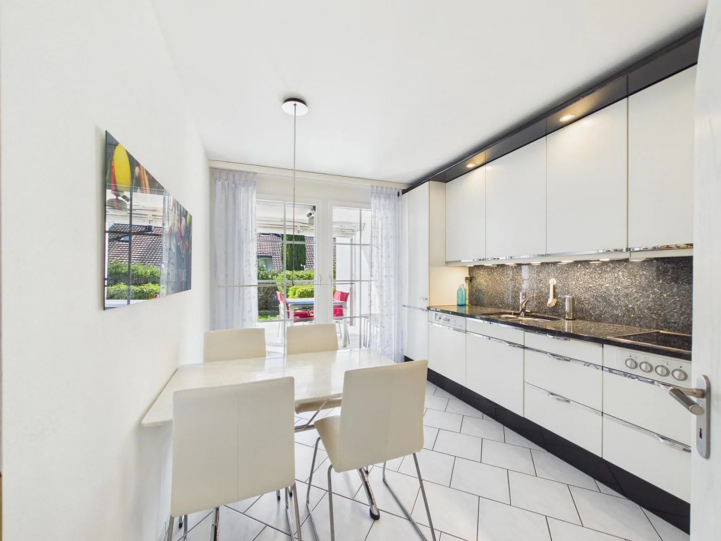 6.5 Room Corner House with Beautiful Garden, Fireplace and Terraces in Prime Location - Photo 8 of 8