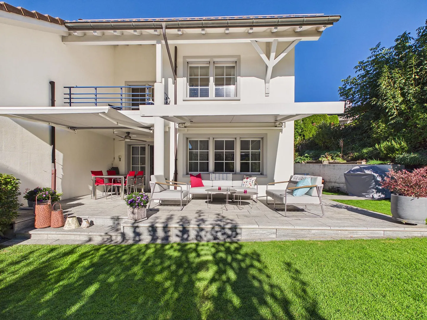 6.5 Room Corner House with Beautiful Garden, Fireplace and Terraces in Prime Location - Photo 3 of 8
