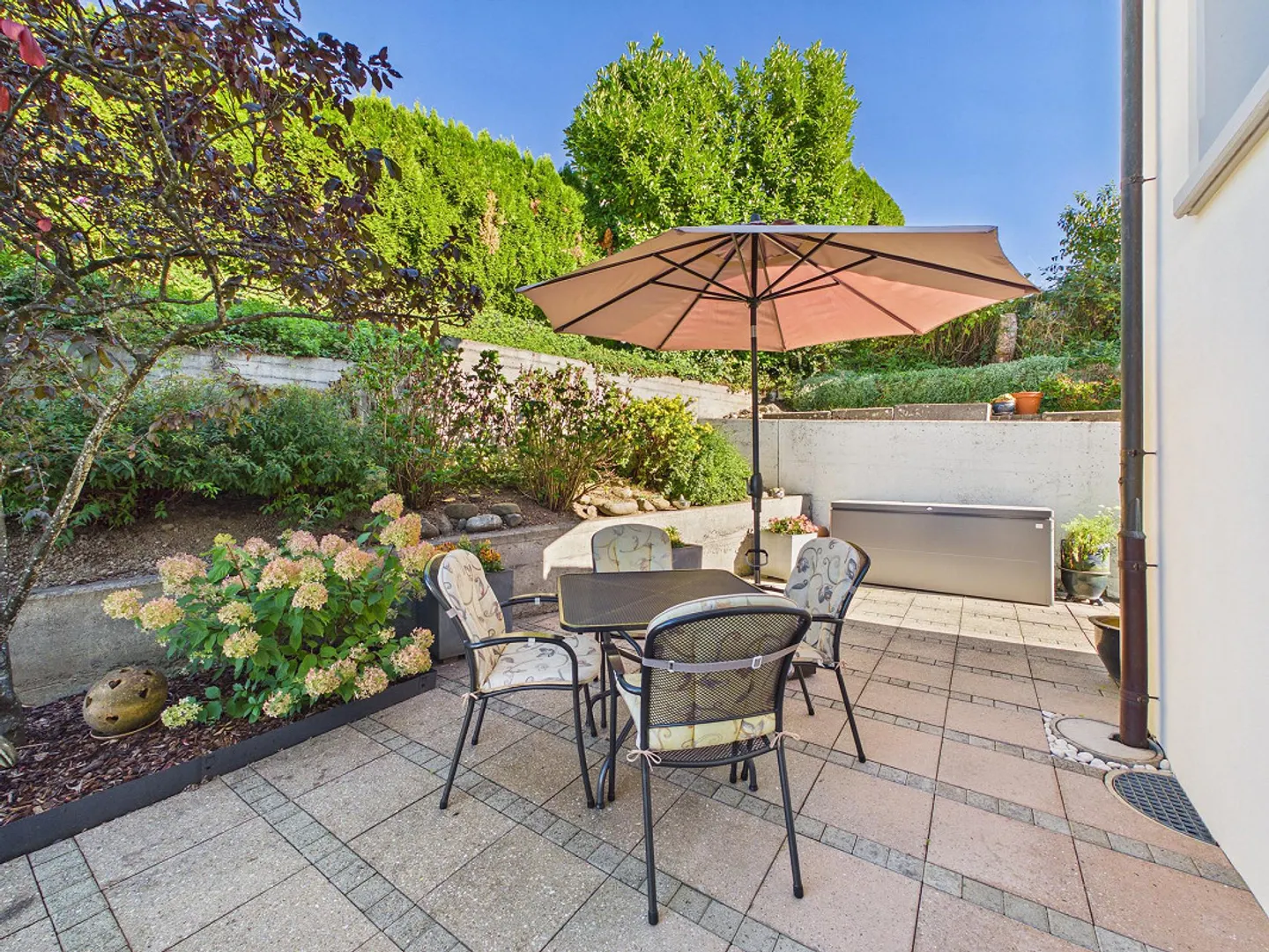 6.5 Room Corner House with Beautiful Garden, Fireplace and Terraces in Prime Location - Photo 4 of 8