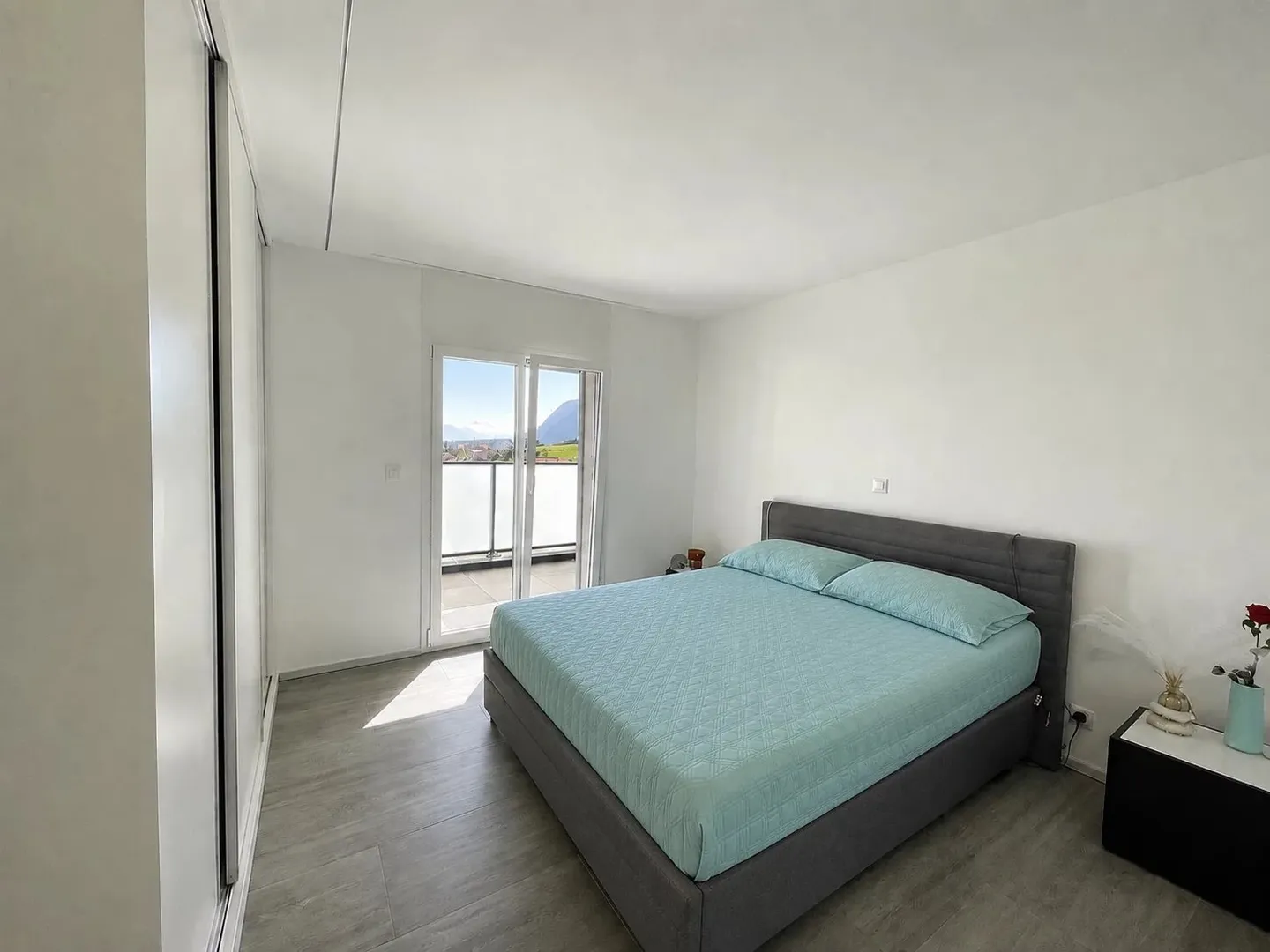 Contemporary Villa with Stunning Views - Photo 8 of 11