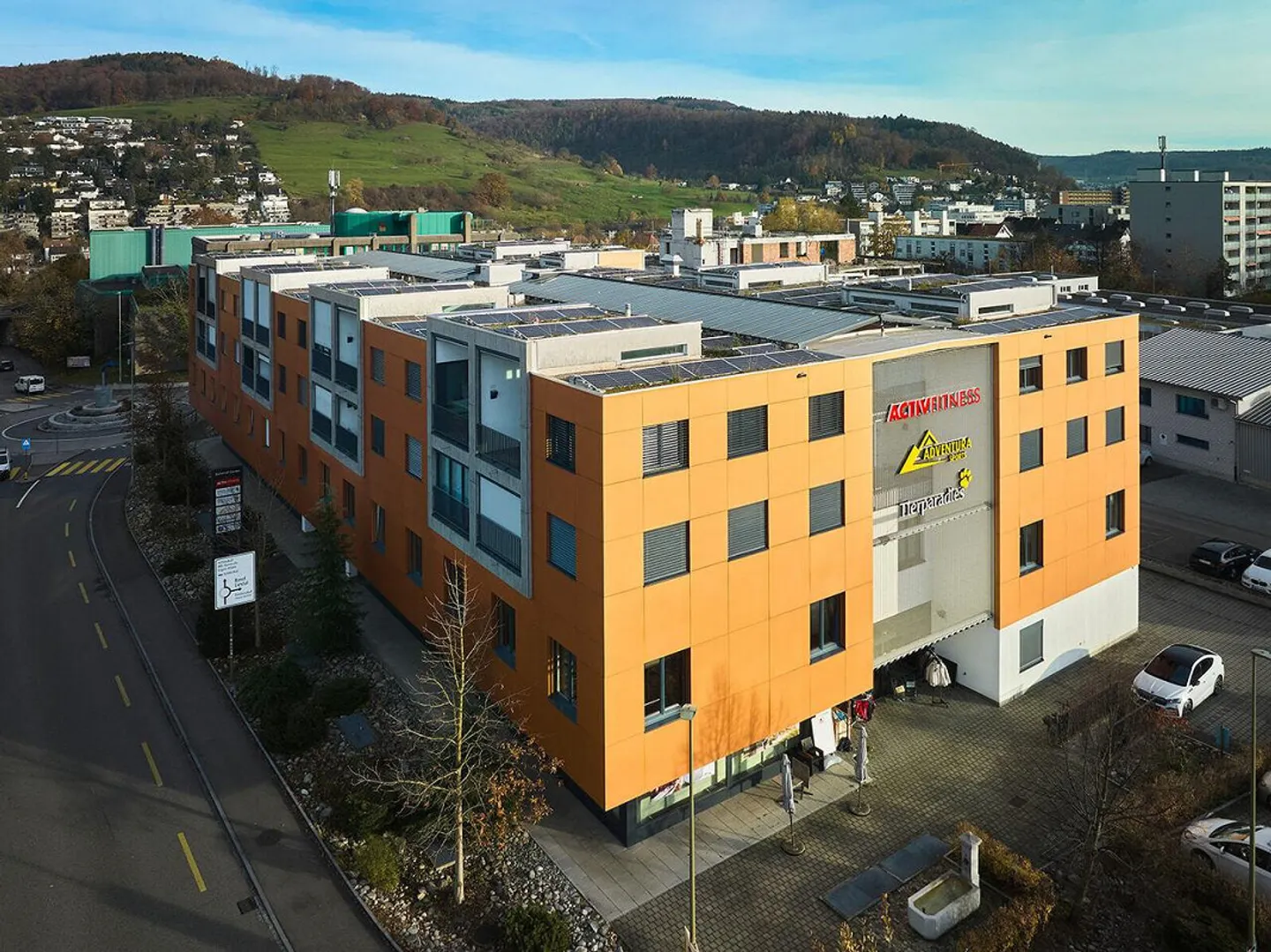 Open office space with plenty of daylight directly at Frenkendorf train station - Photo 2 of 13