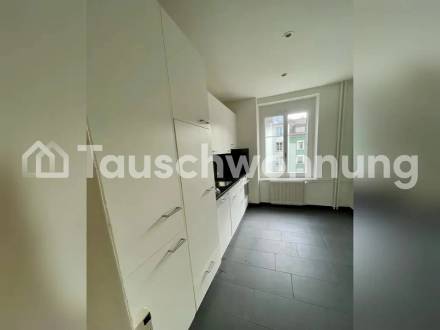 3 Room Apartment District 4 - Photo 4 of 7