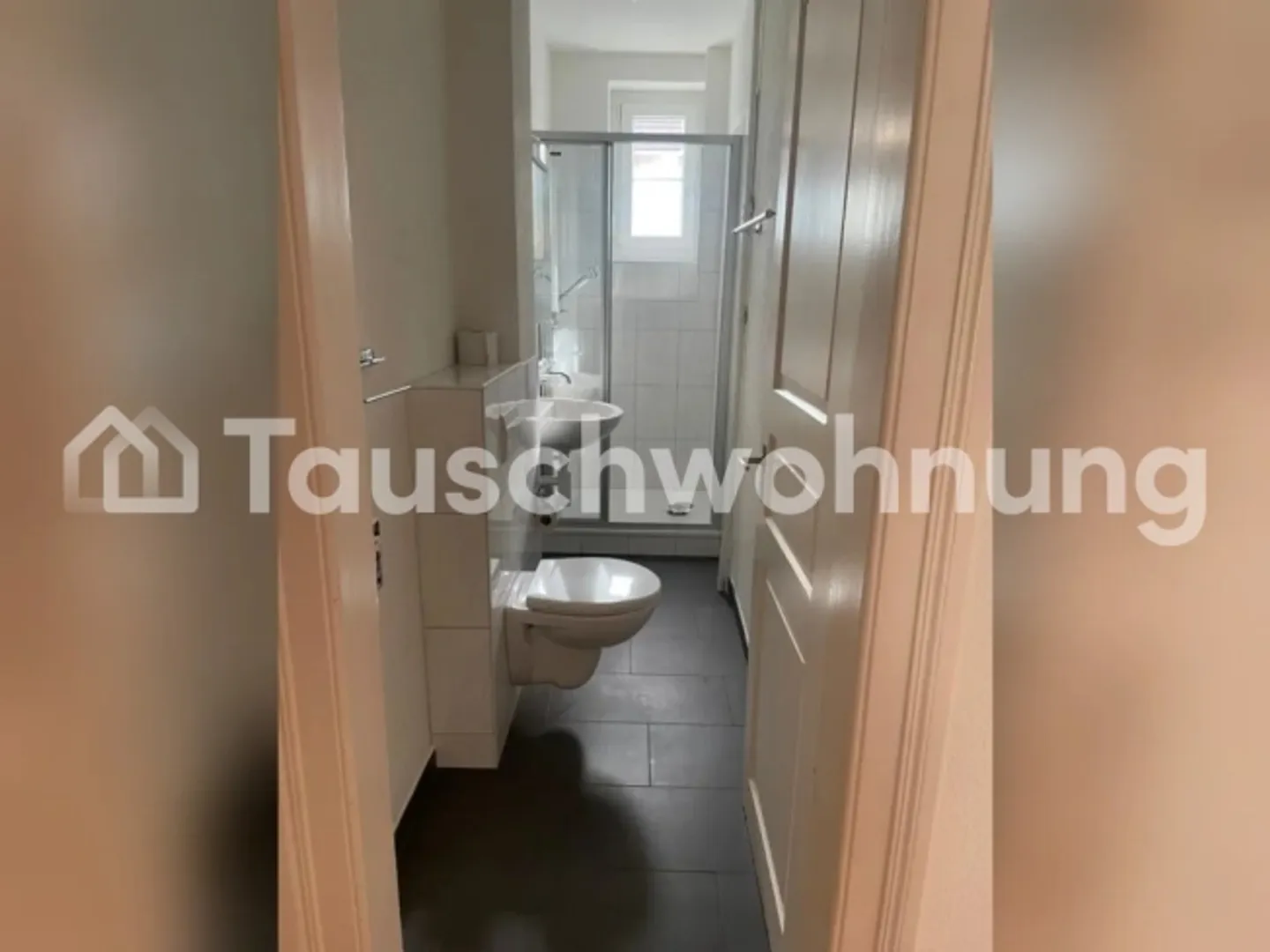 3 Room Apartment District 4 - Photo 5 of 7