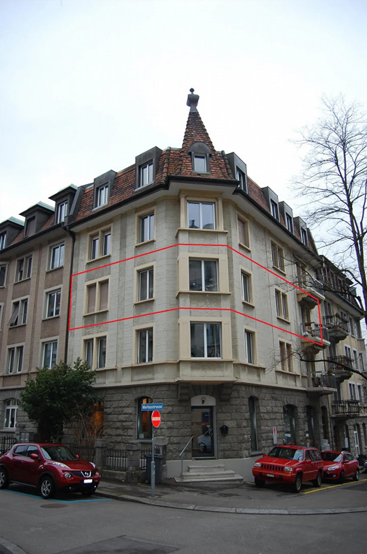 Stylish old apartment with herringbone parquet & stucco ceilings - Photo 10 of 10