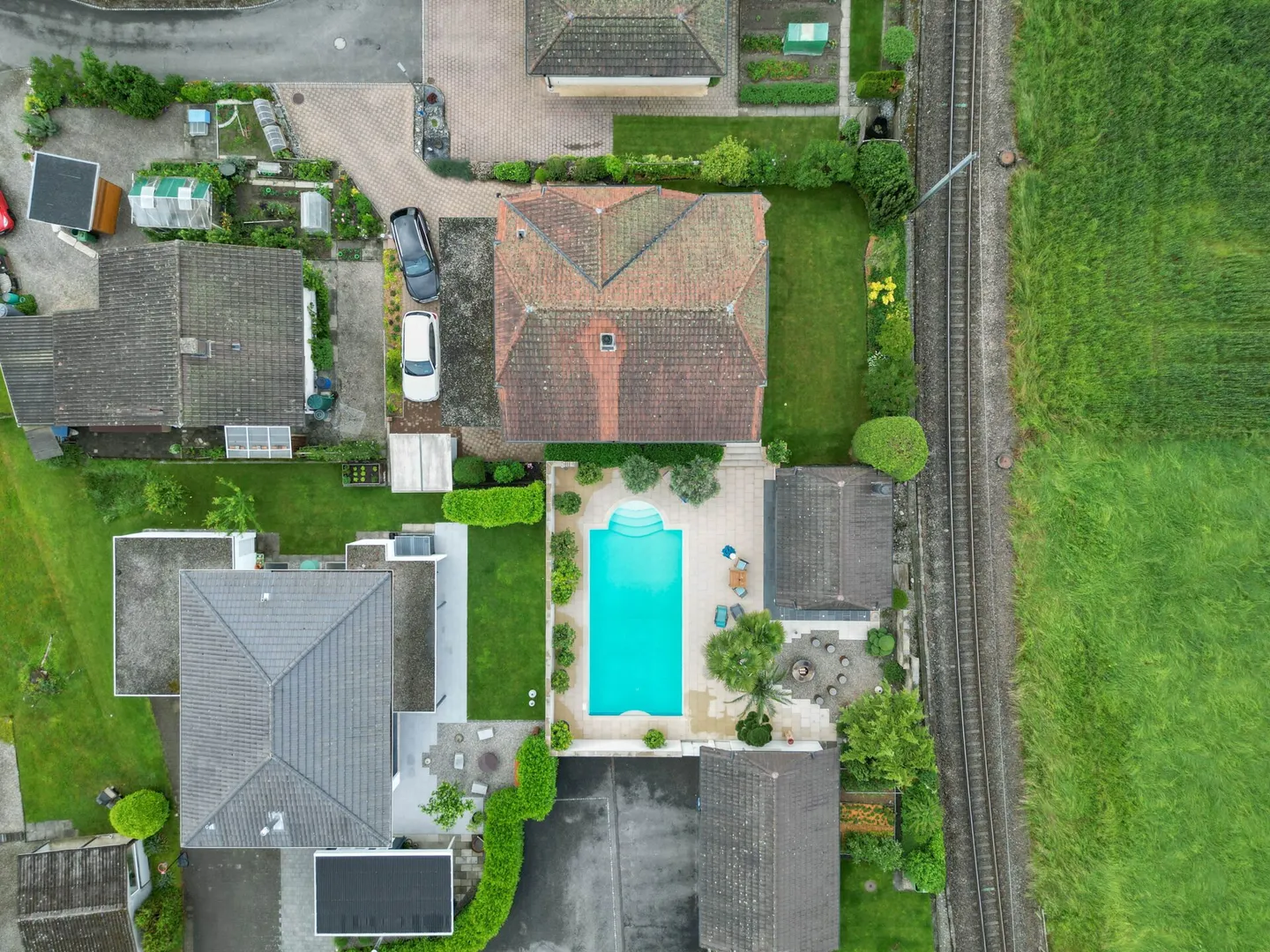 Ampia casa unifamiliare con piscina e giardino paradisiaco a Roggwil - Foto 3 di 33