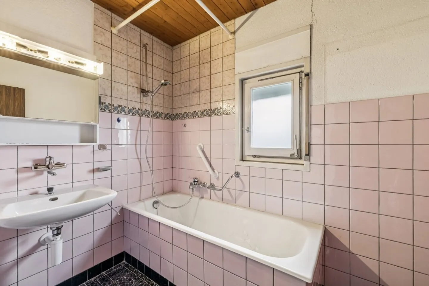 Maison individuelle avec grand potentiel à Rossemaison - Photo 9 sur 11