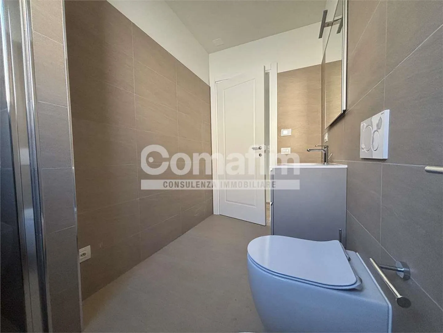 Chiasso: 2.5 rooms on the ground floor - Modern with terrace - Photo 9 of 13