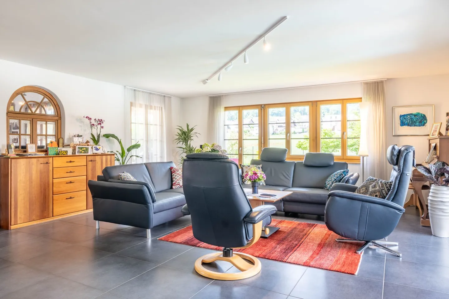 Ampia casa unifamiliare con piscina e giardino paradisiaco a Roggwil - Foto 19 di 33