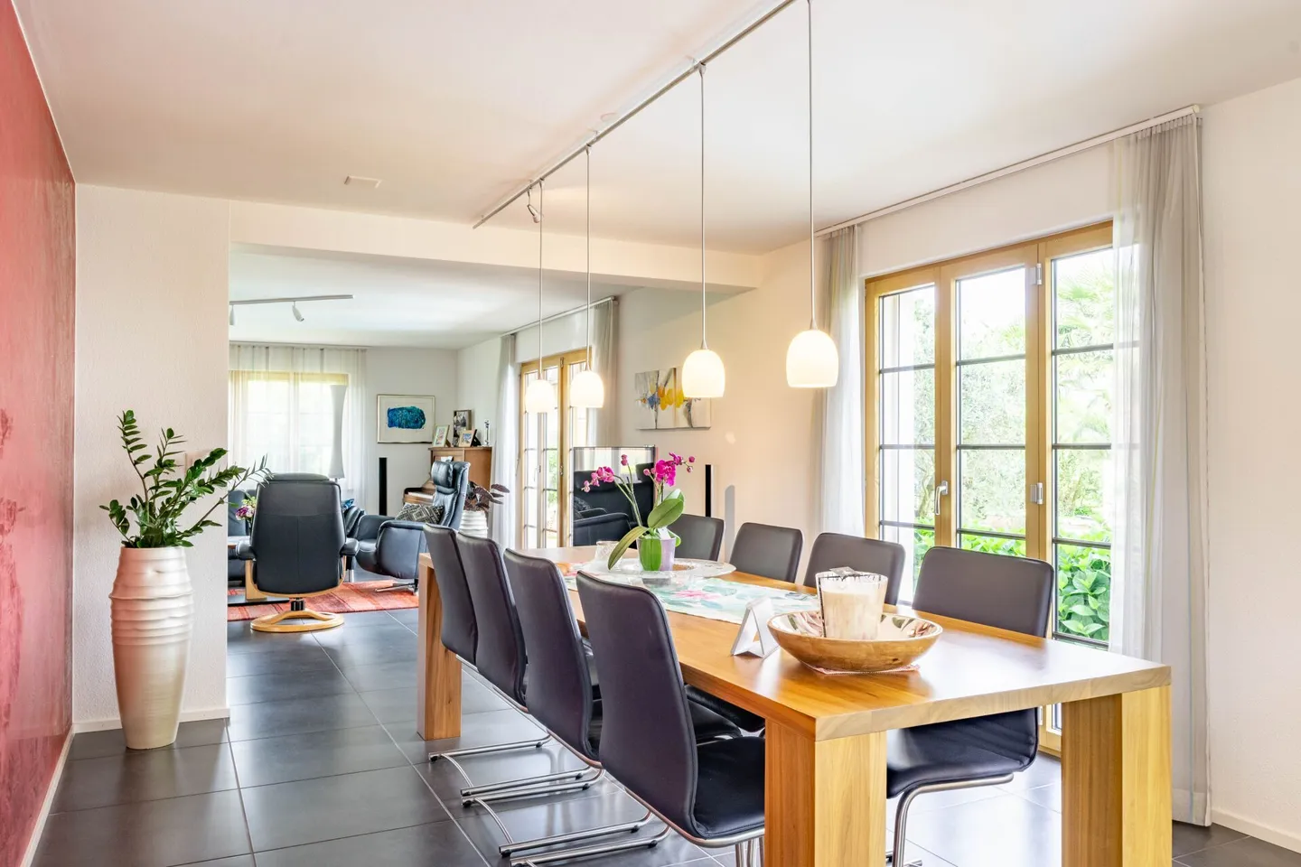 Ampia casa unifamiliare con piscina e giardino paradisiaco a Roggwil - Foto 25 di 33