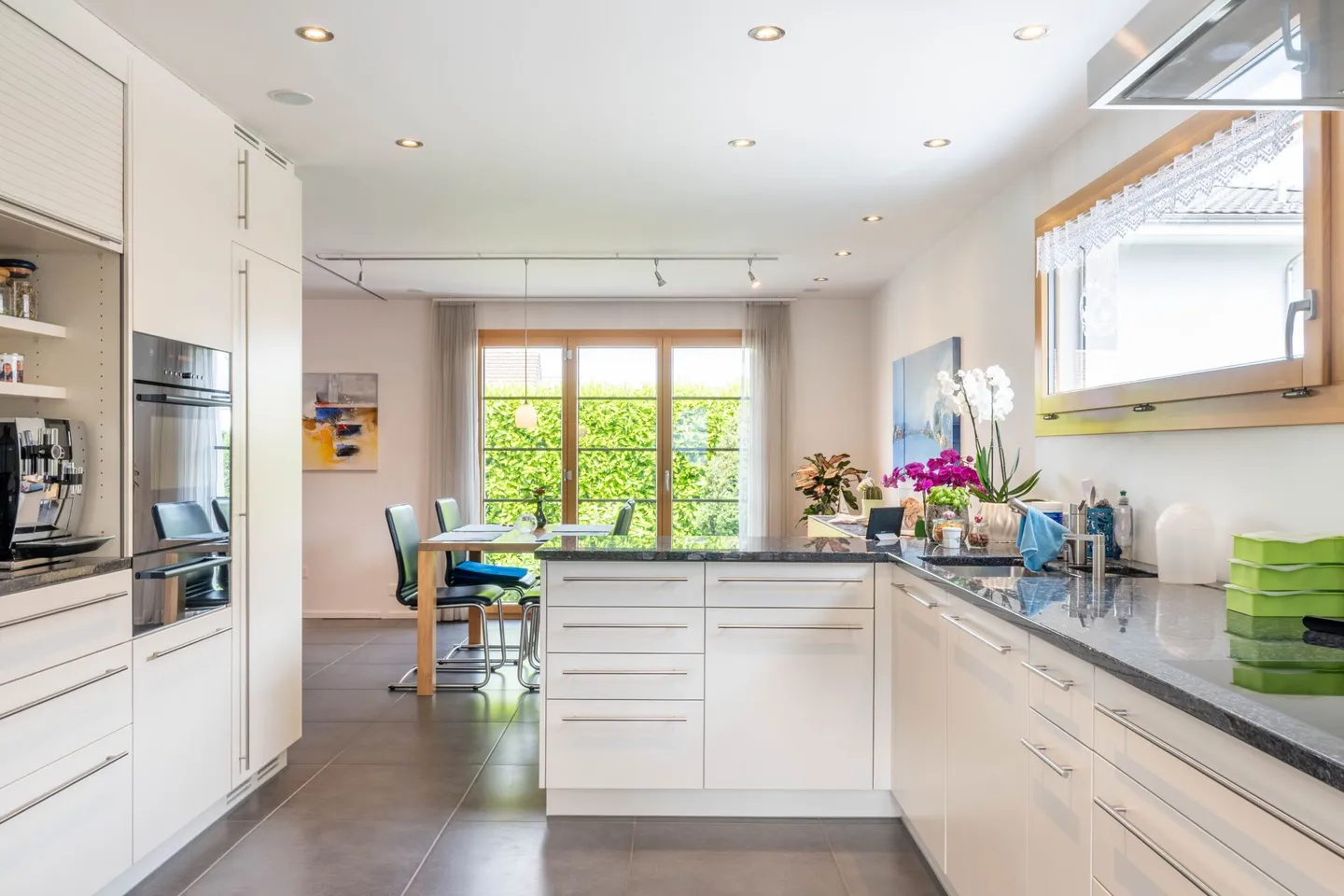 Ampia casa unifamiliare con piscina e giardino paradisiaco a Roggwil - Foto 24 di 33