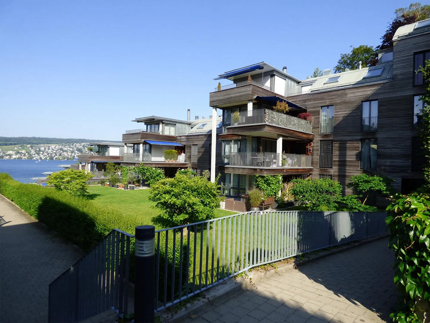 Il tuo appartamento da sogno con una grande terrazza sul bellissimo lago di Zurigo - Foto 1 di 6