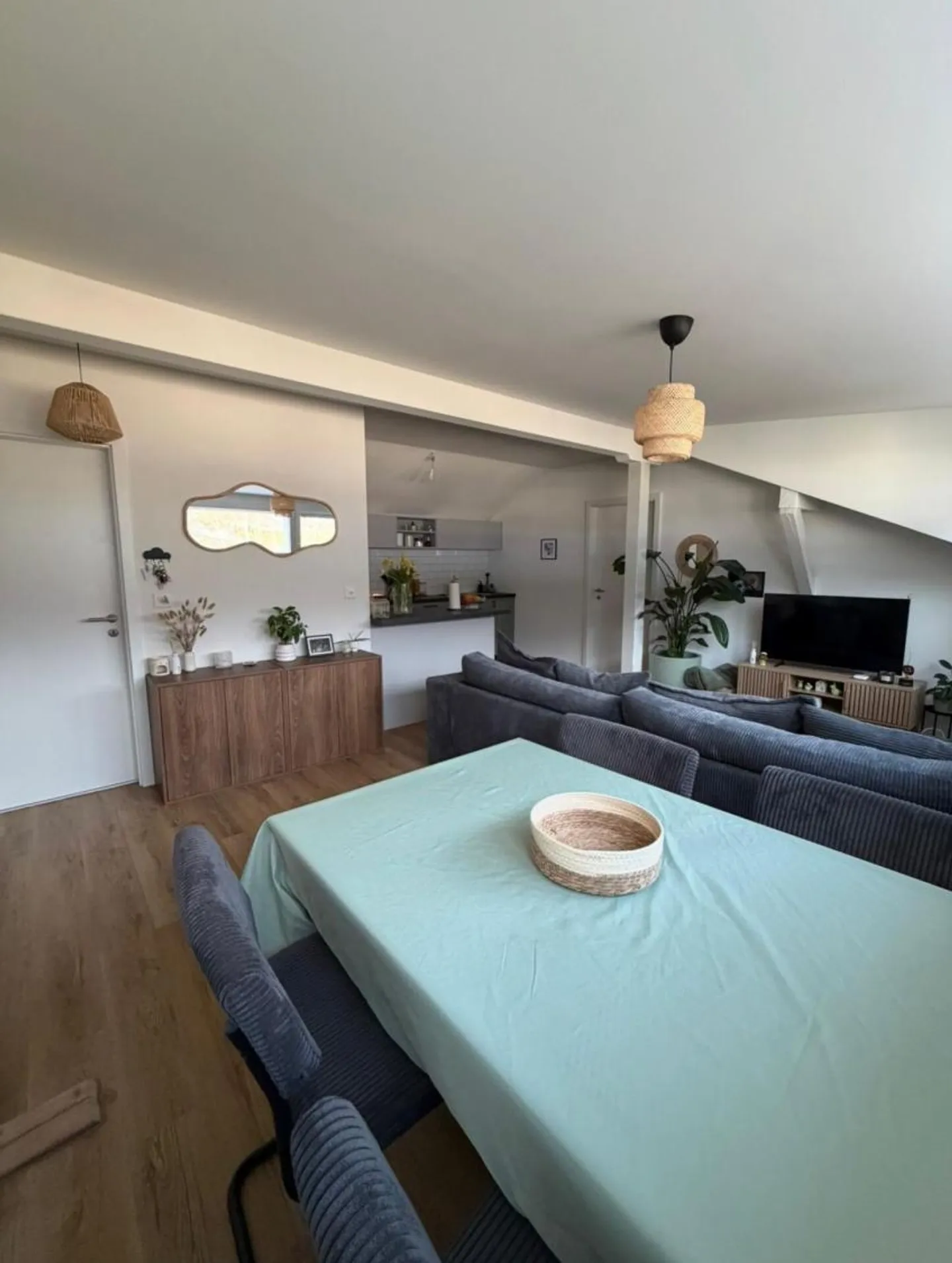 Renovated 2.5 Room Apartment - Photo 4 of 9