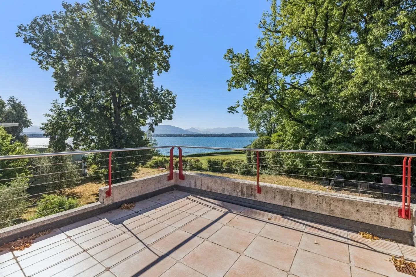 A Character Property with Lake View - Photo 3 of 10