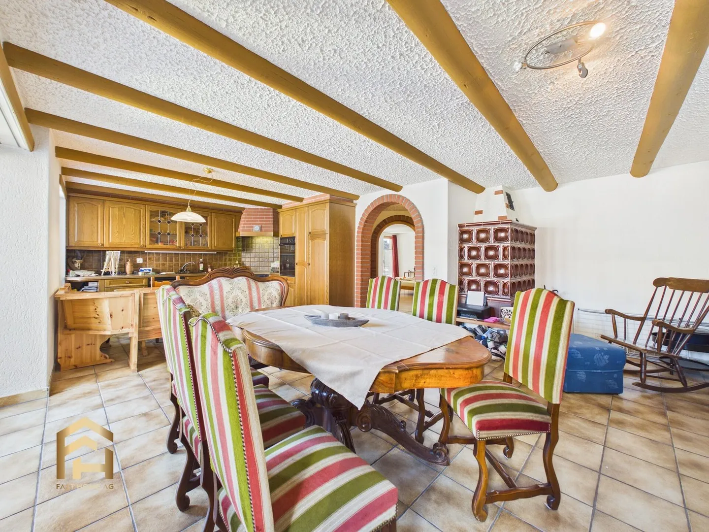 Appartement spacieux de 4,5 pièces avec 2 balcons au centre de St. Niklaus - Photo 1 sur 13