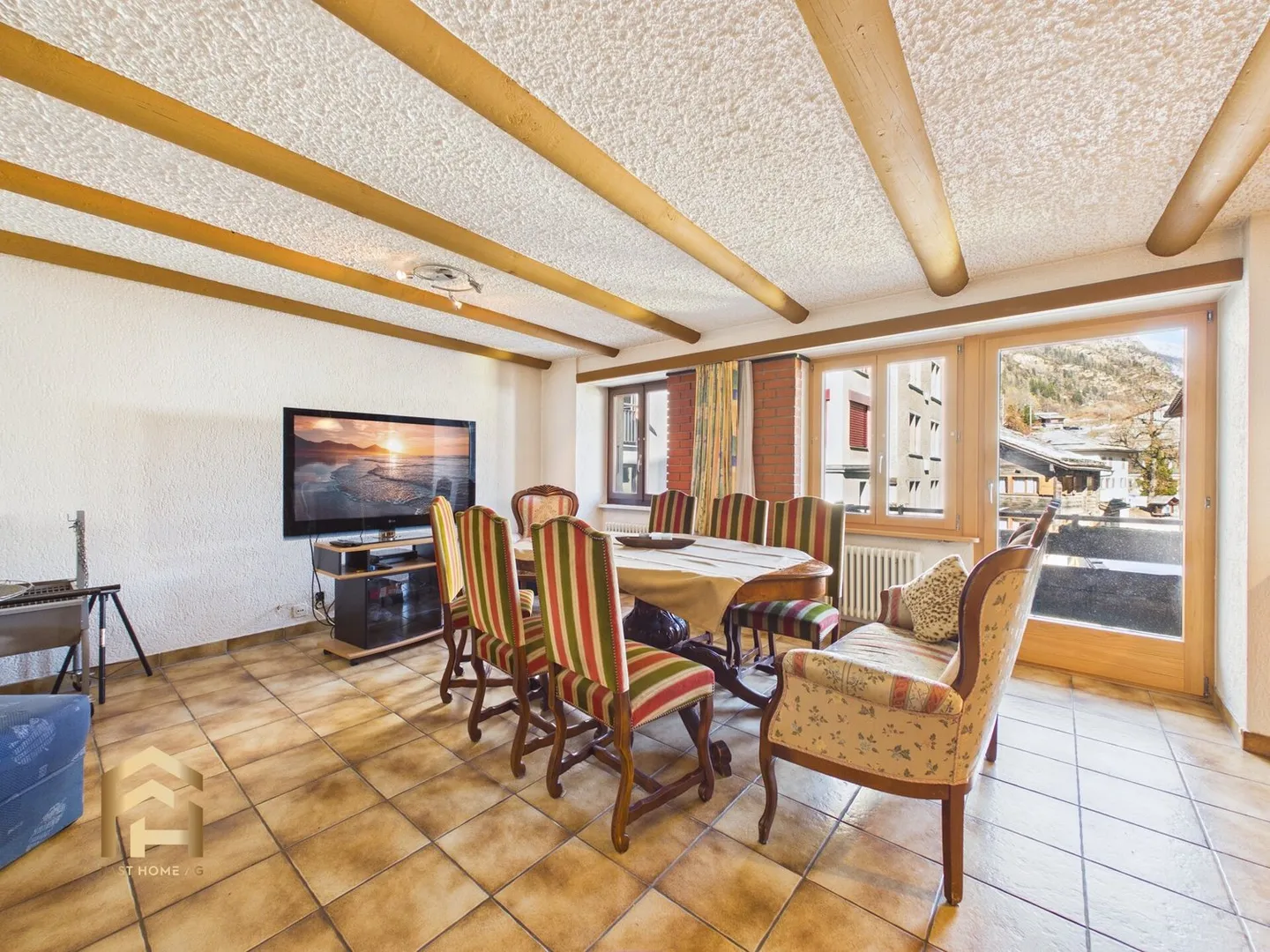 Appartement spacieux de 4,5 pièces avec 2 balcons au centre de St. Niklaus - Photo 3 sur 13