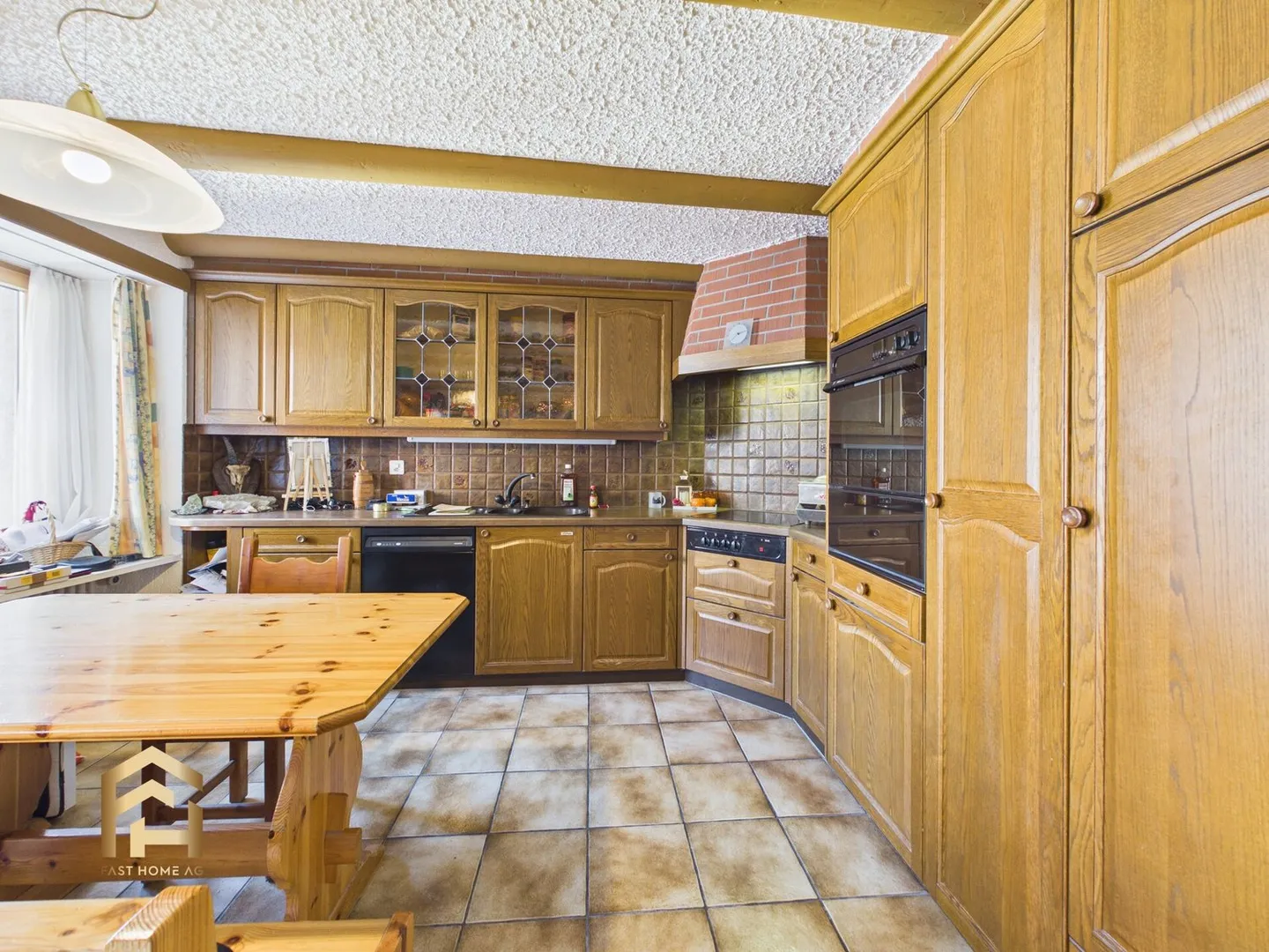 Appartement spacieux de 4,5 pièces avec 2 balcons au centre de St. Niklaus - Photo 4 sur 13