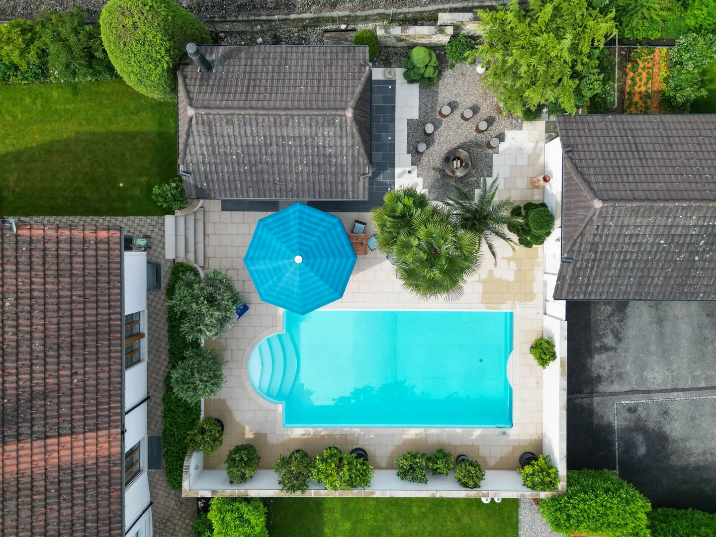 Ampia casa unifamiliare con piscina e giardino paradisiaco a Roggwil - Foto 31 di 33
