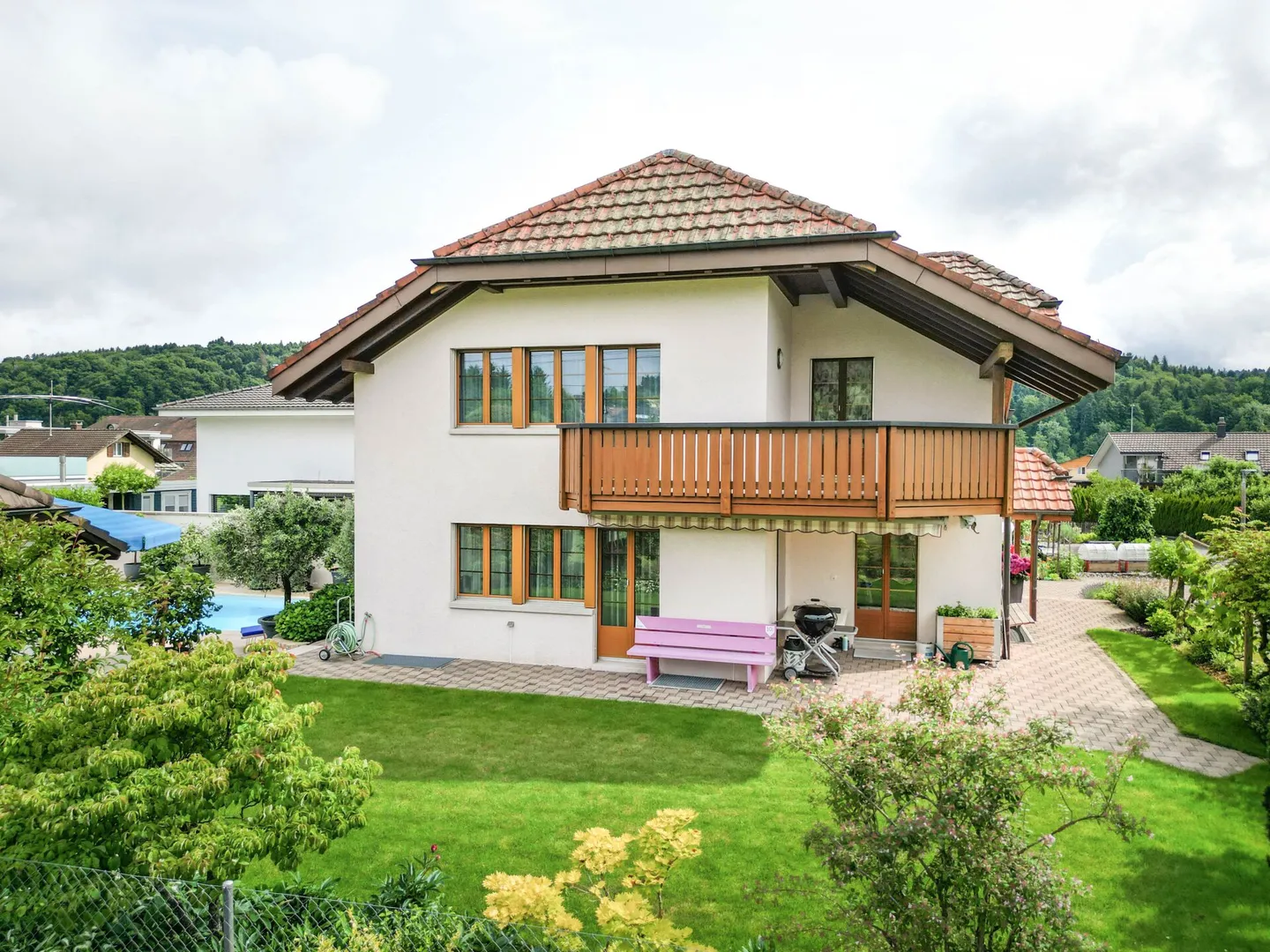 Ampia casa unifamiliare con piscina e giardino paradisiaco a Roggwil - Foto 33 di 33