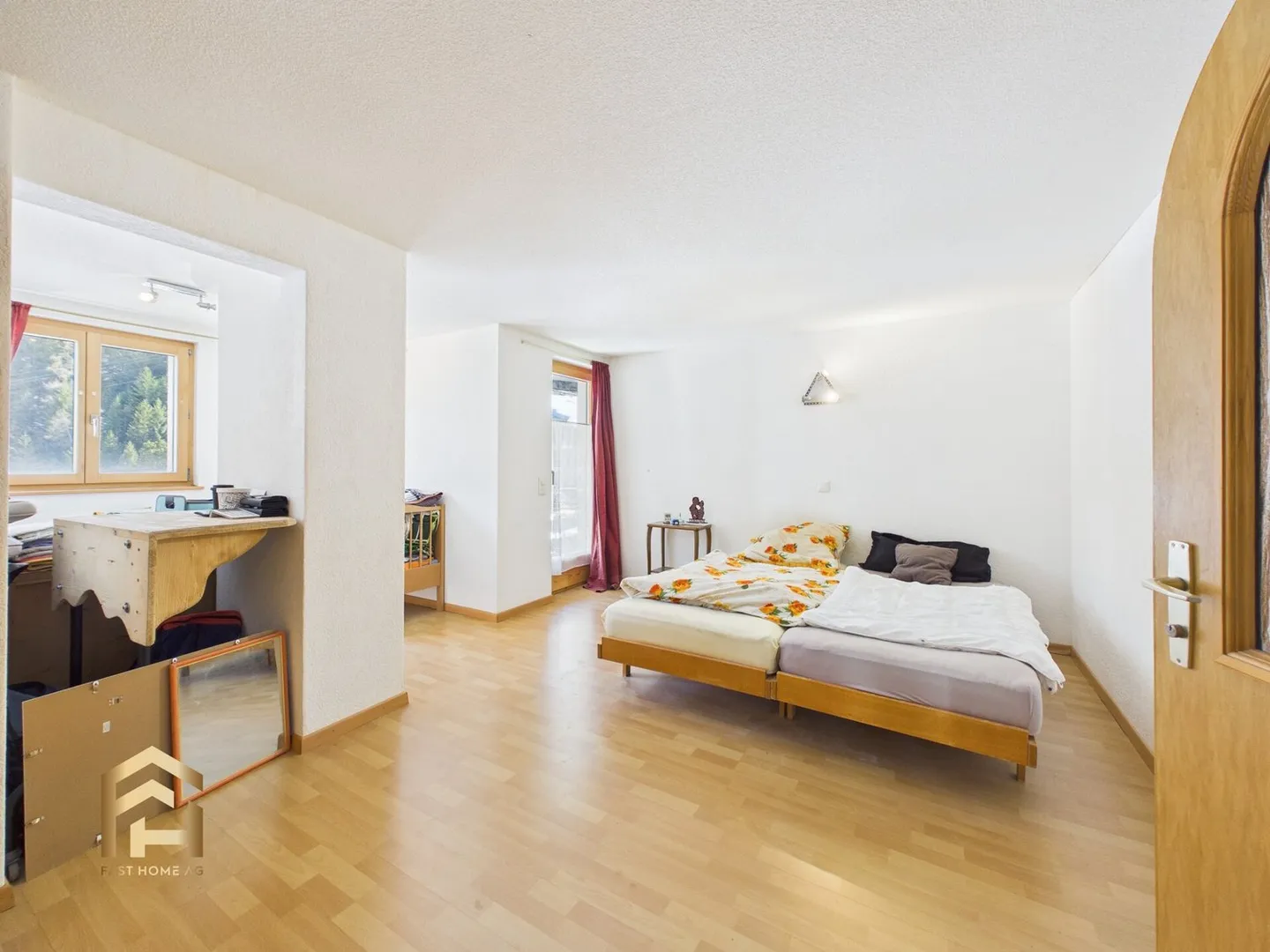 Appartement spacieux de 4,5 pièces avec 2 balcons au centre de St. Niklaus - Photo 5 sur 13