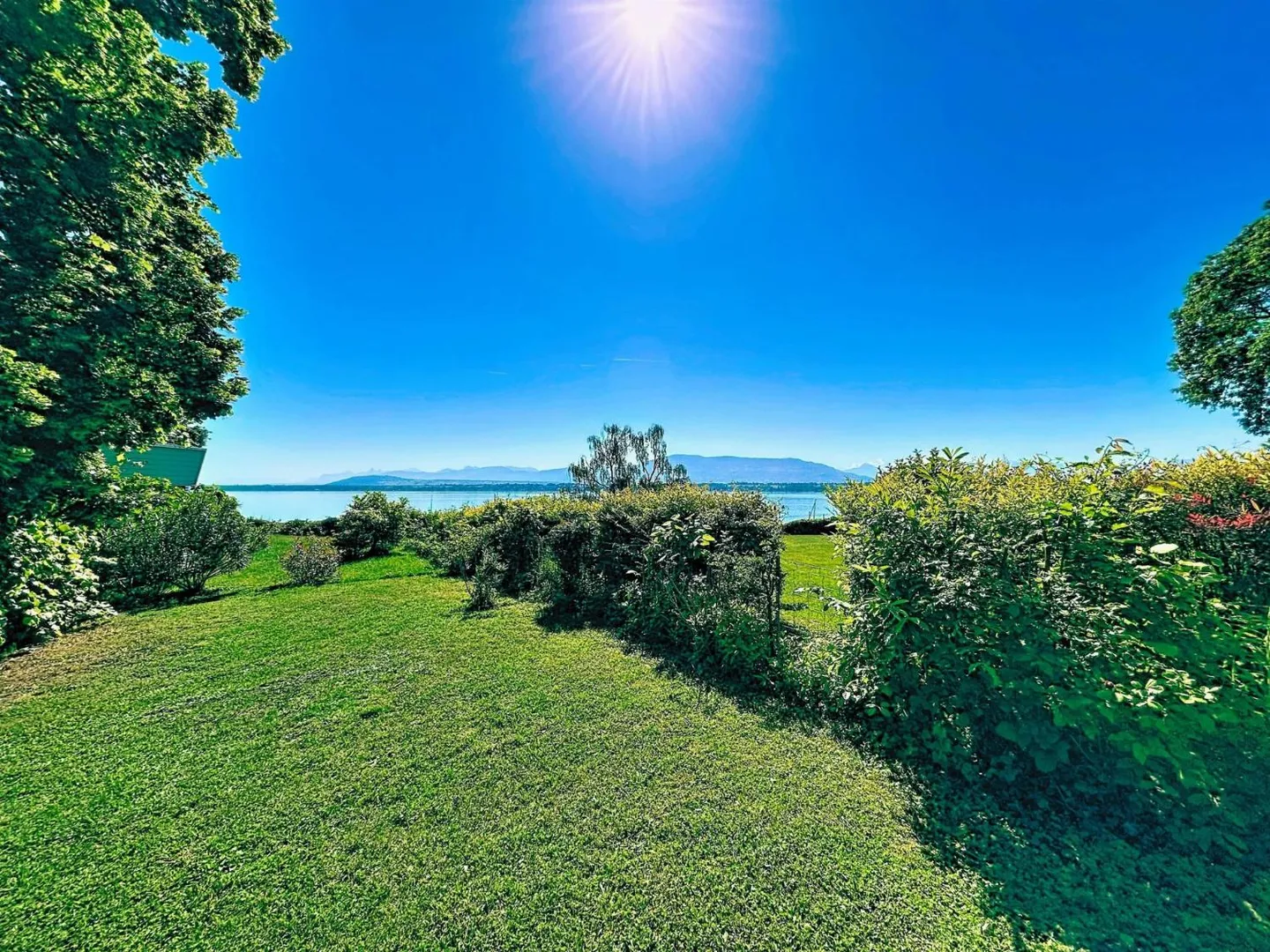 Villa Éblouissante avec Vue sur le Lac - Photo 1 sur 13