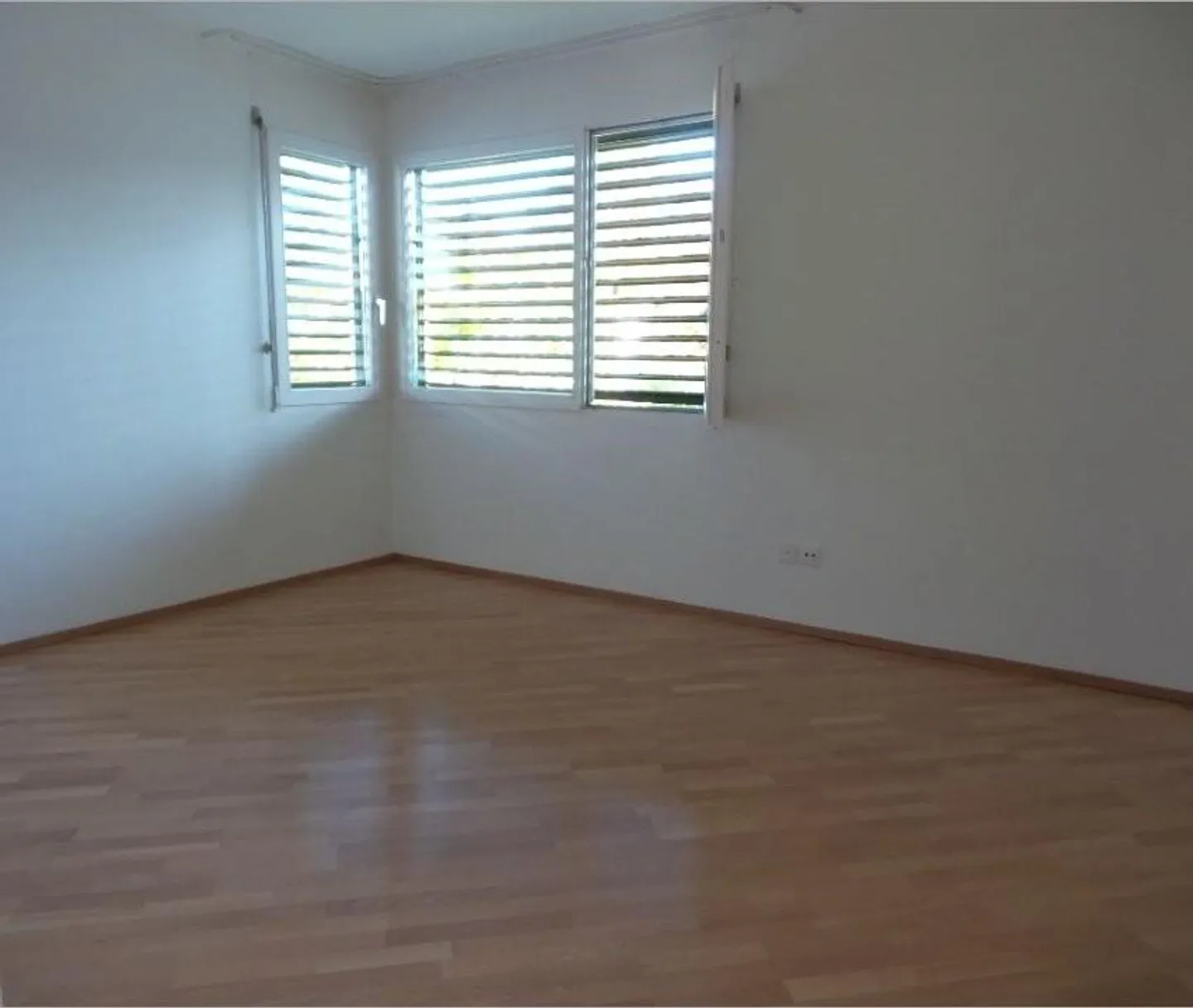 Quiet 2.5-room apartment with fireplace and balcony - Photo 5 of 6