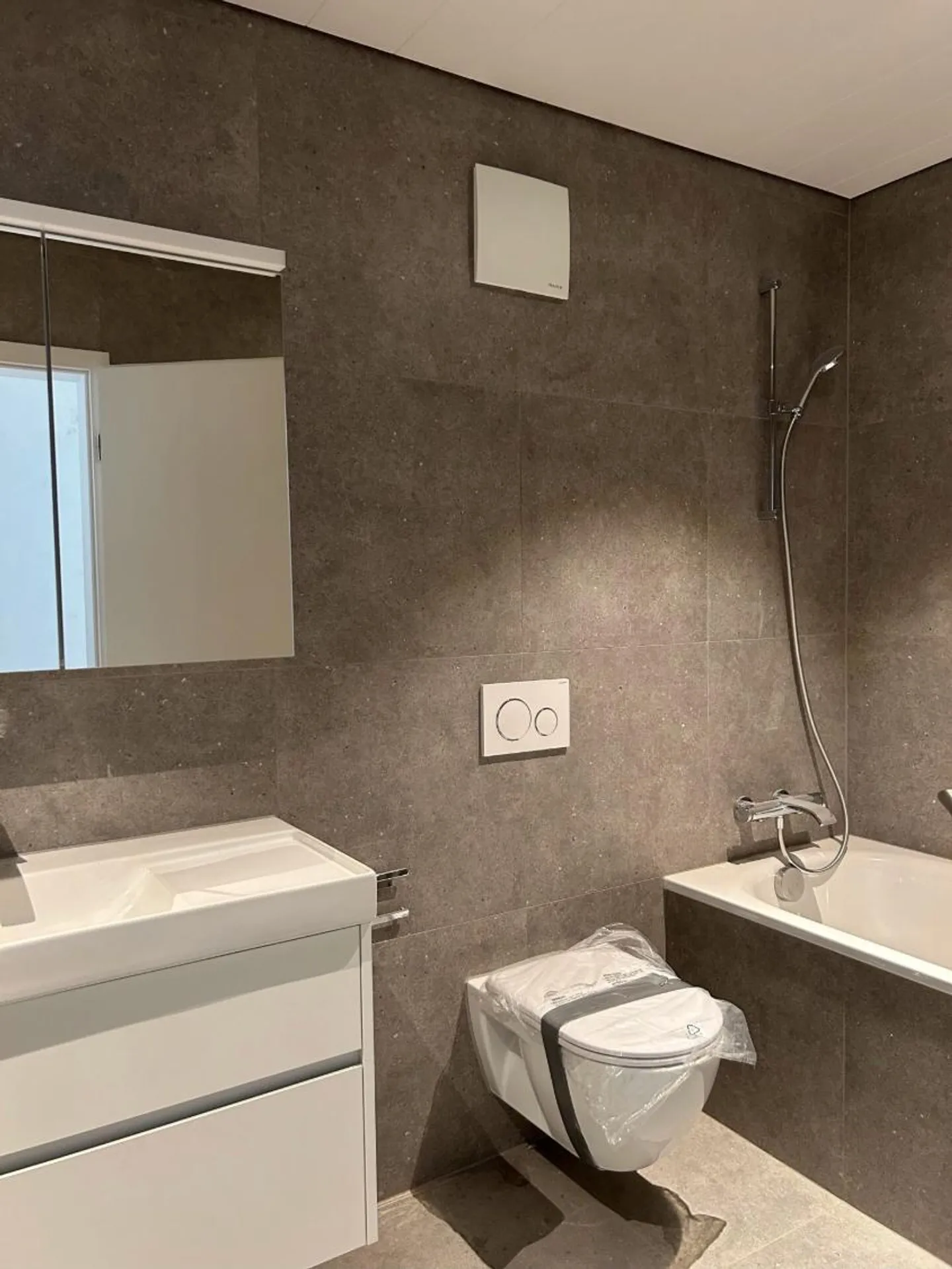 Superbo attico di 4,5 stanze con vista lago all'orizzonte - Foto 3 di 10