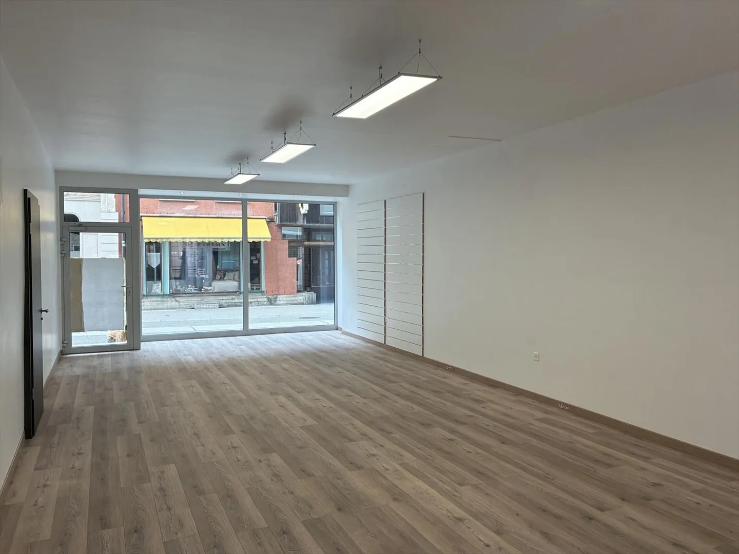 St-Imier, superficie di vendita di 87 m2 nel centro città - Foto 1 di 4