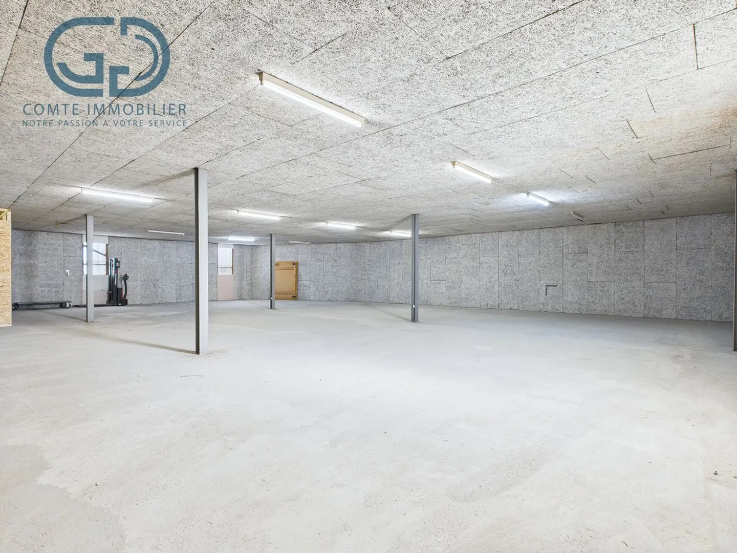 367 m2 storage space for rent in the center of Courgenay - Photo 2 of 6