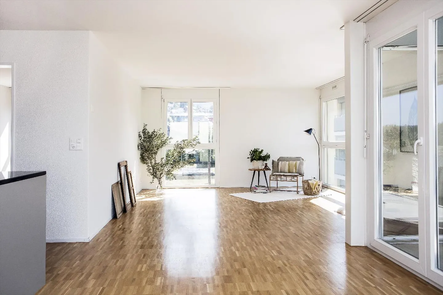 Modern apartment with large balcony in a sunny location - Photo 2 of 11