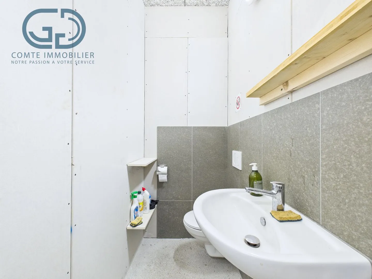 367 m2 storage space for rent in the center of Courgenay - Photo 6 of 6