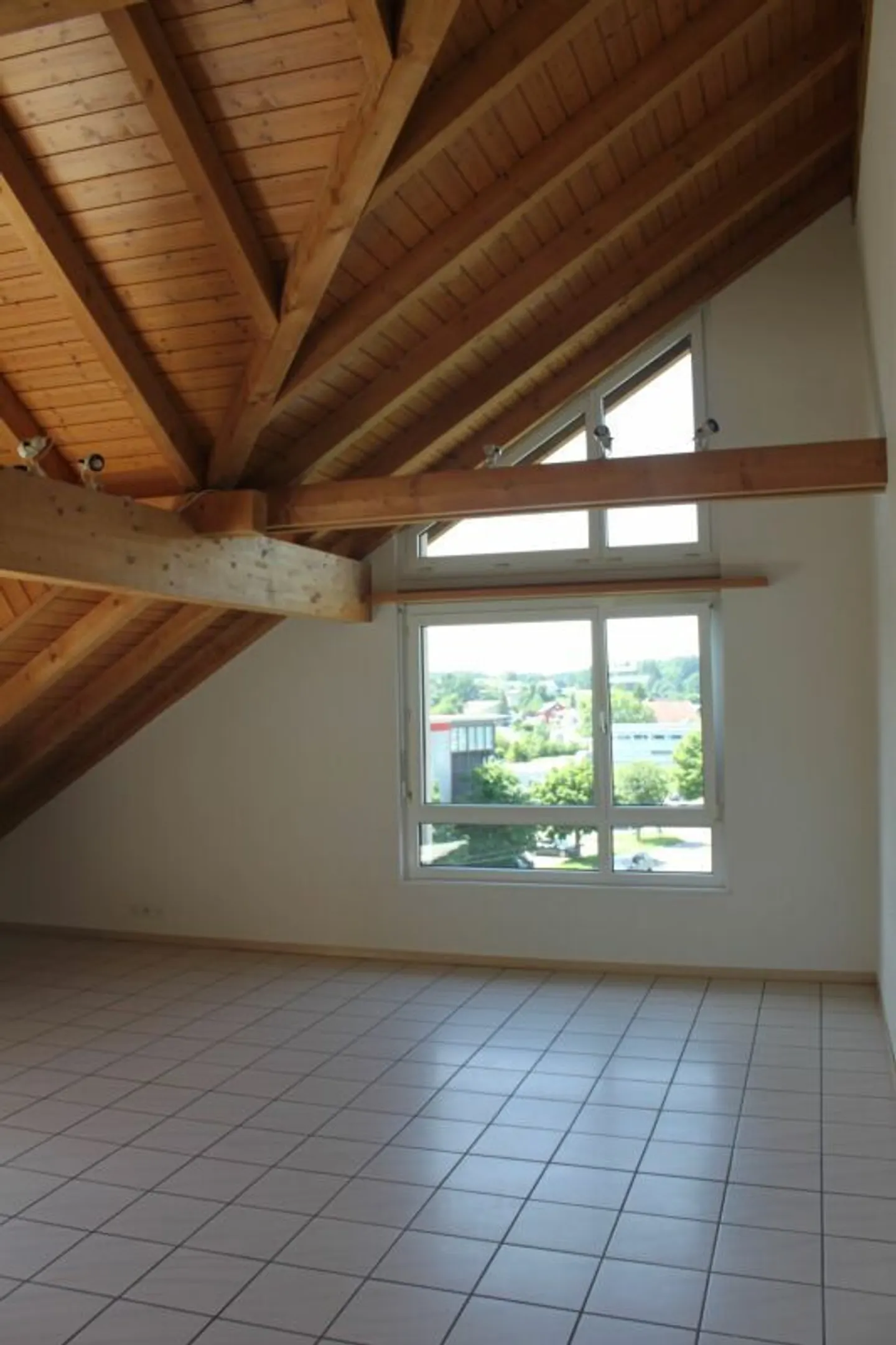 Charmant penthouse 3.5 pièces - Photo 6 sur 9