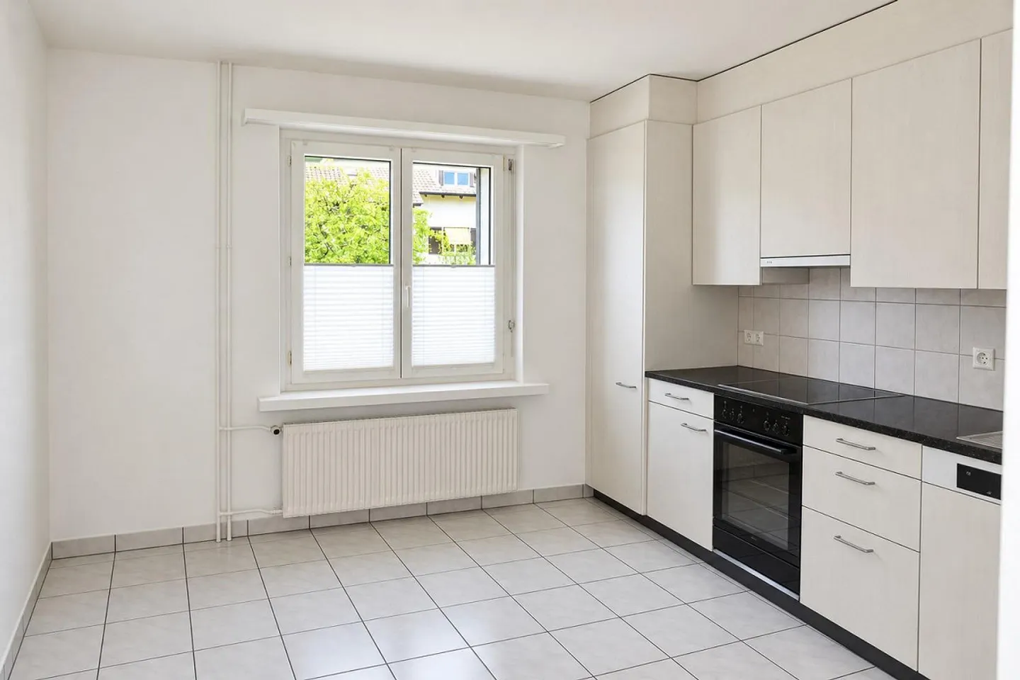 Spacieux appartement de 3 pièces au centre de Binningen - Photo 2 sur 10