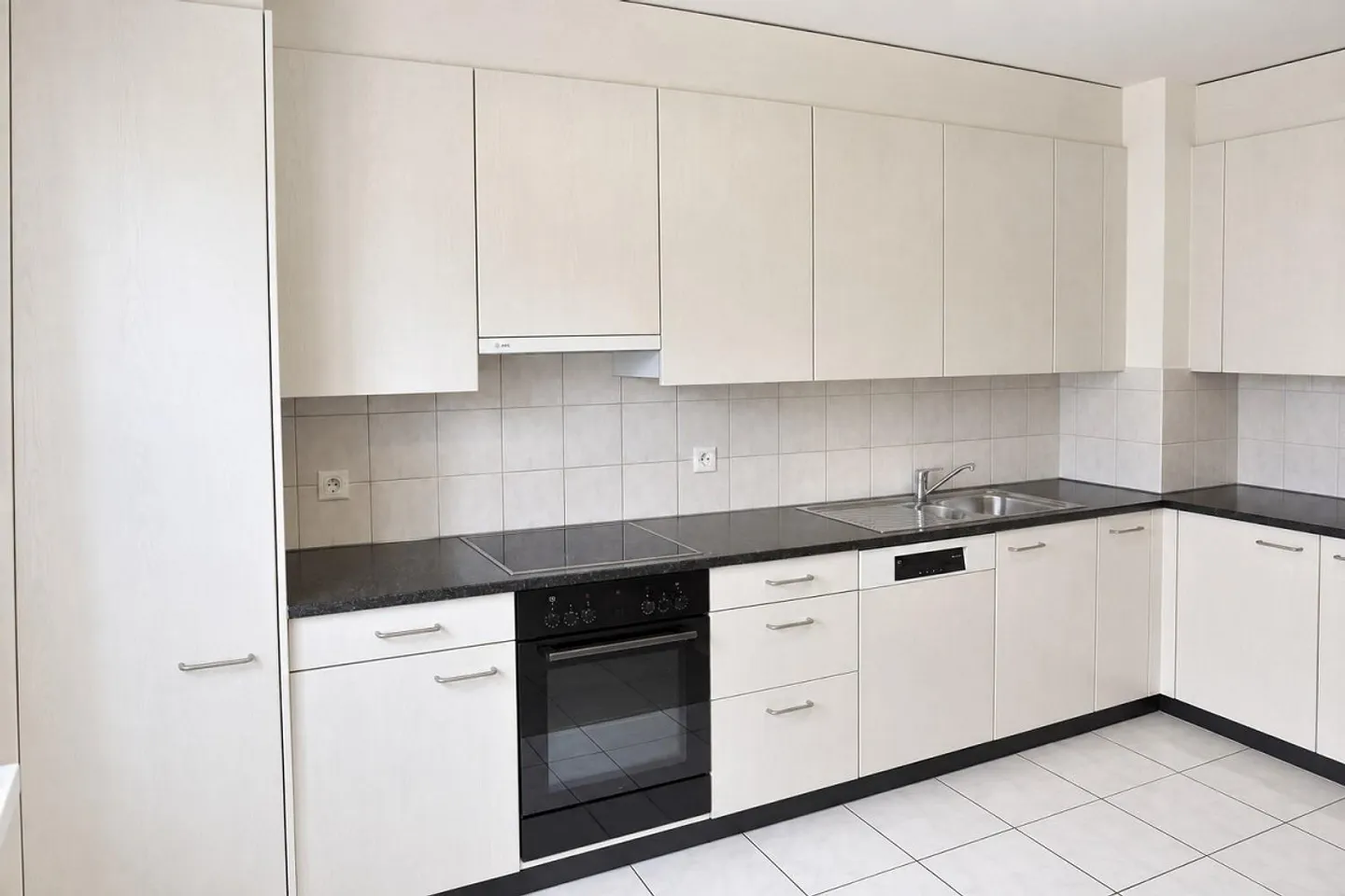 Spacieux appartement de 3 pièces au centre de Binningen - Photo 3 sur 10