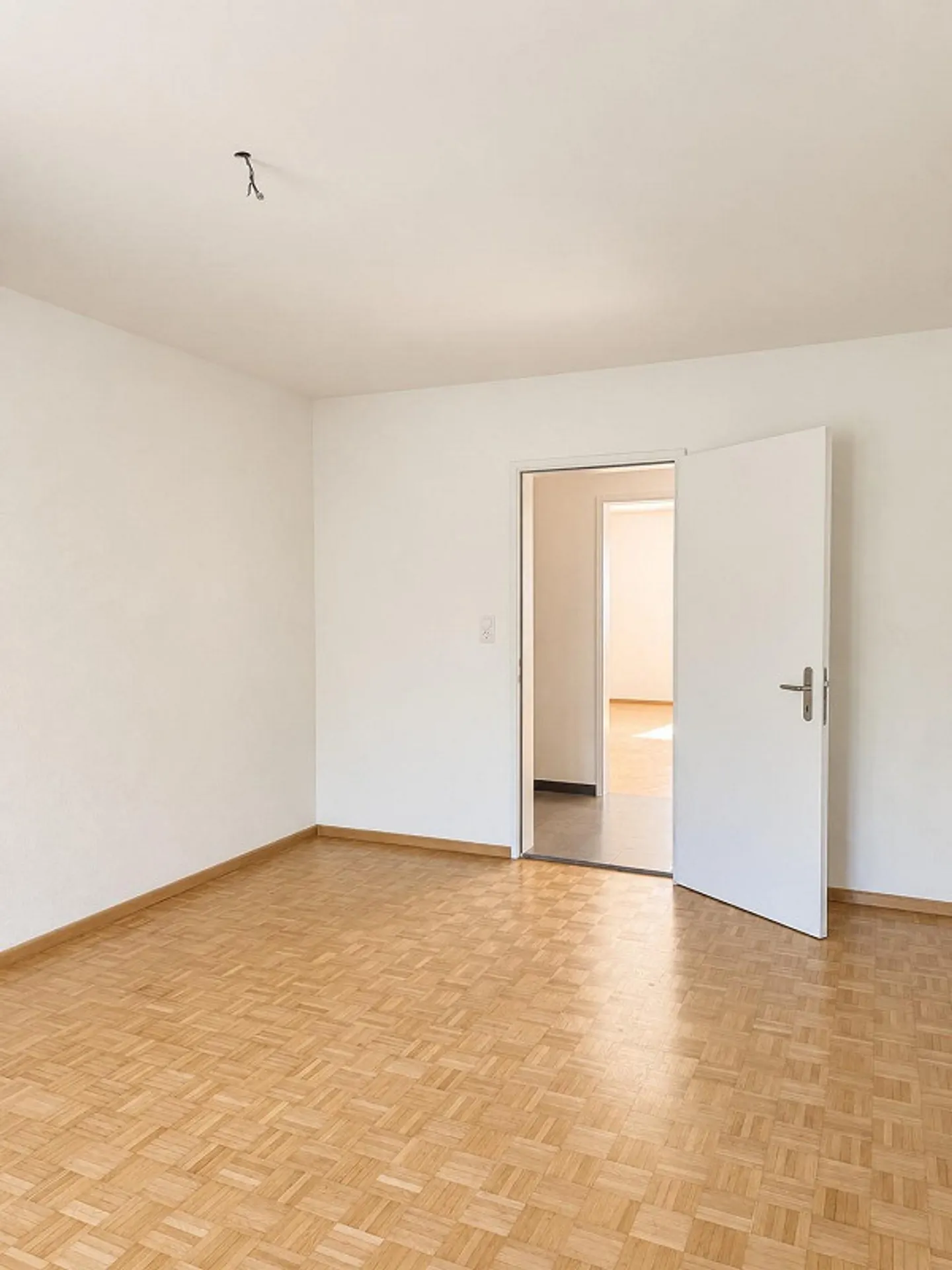 Spacieux appartement de 3 pièces au centre de Binningen - Photo 4 sur 10