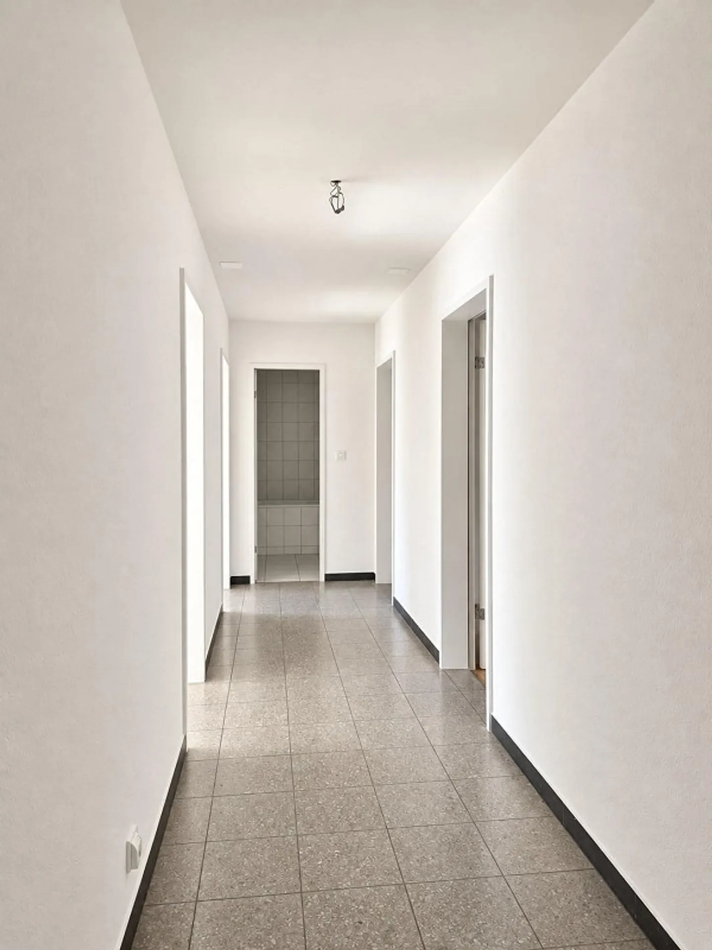 Spacieux appartement de 3 pièces au centre de Binningen - Photo 5 sur 10