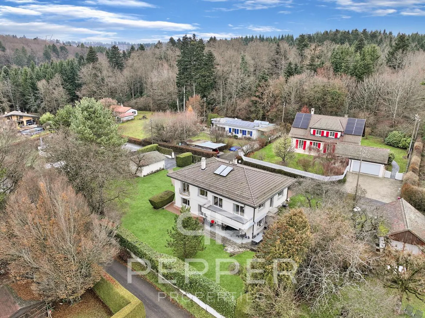 Renoviertes Einfamilienhaus bei Lausanne - Foto 1 von 13