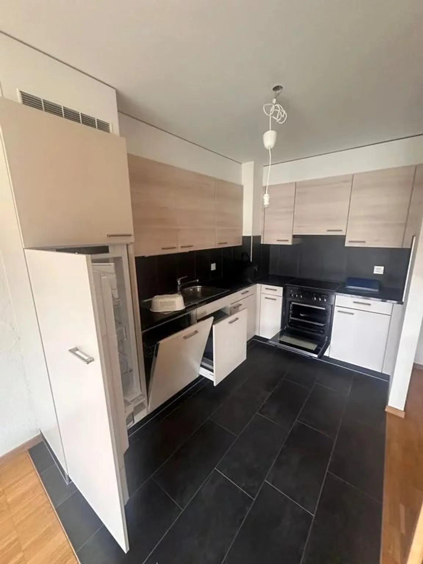 Appartement Charmant Près du Lac - Photo 3 sur 8