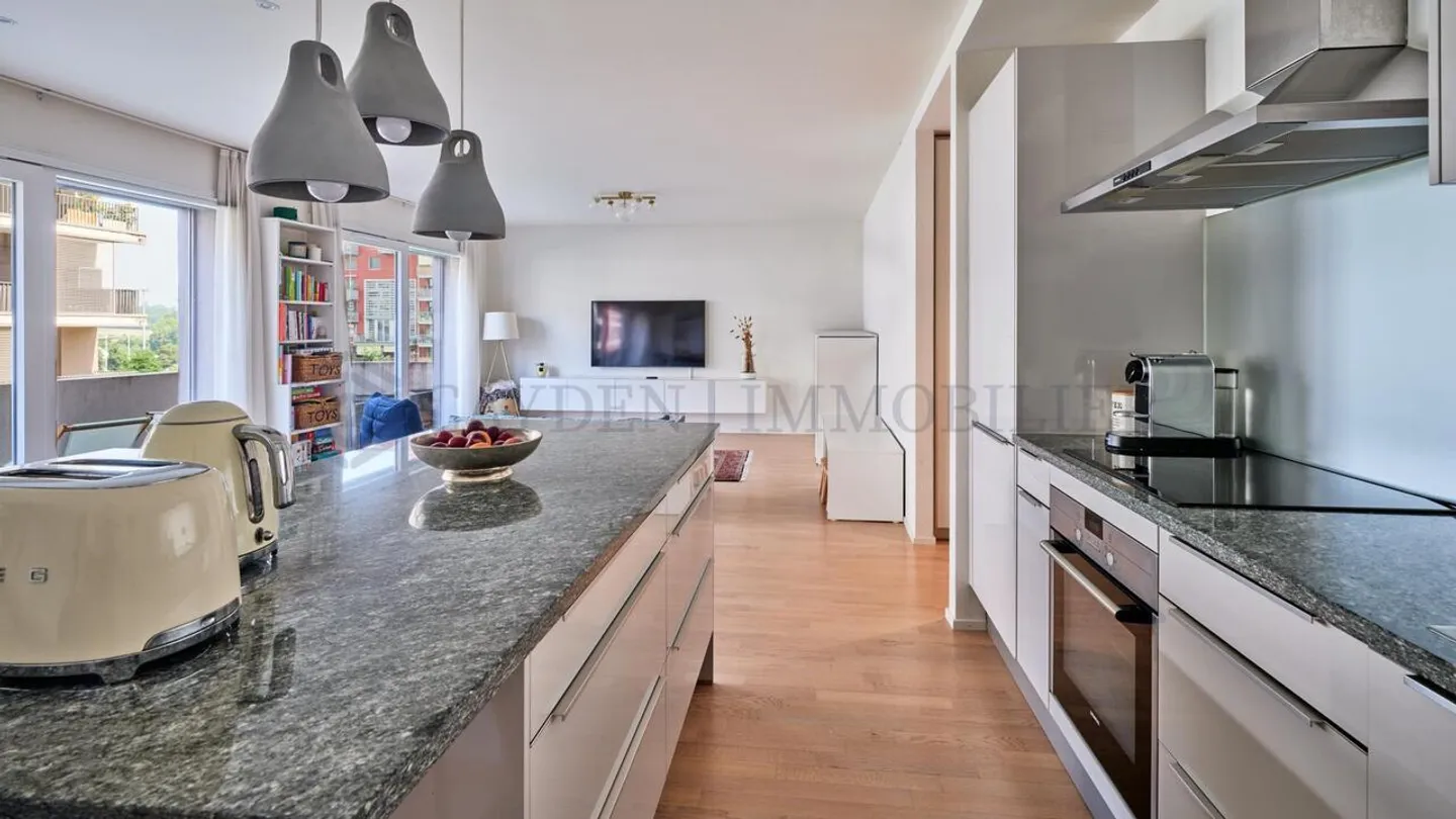 EXCLUSIVITÉ !! Appartement lumineux de 4 pièces avec grand balcon - Photo 7 sur 7