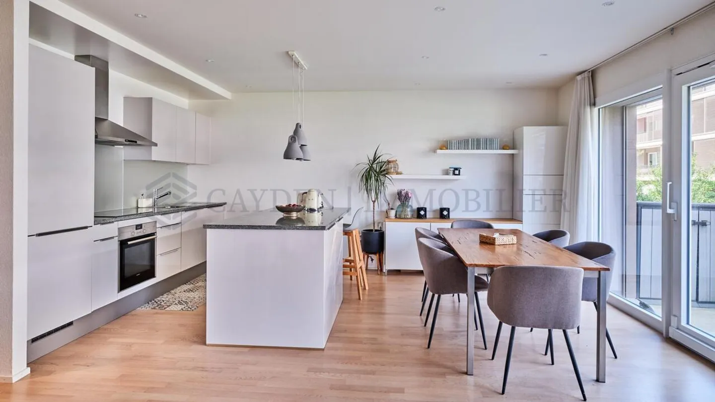EXCLUSIVITÉ !! Appartement lumineux de 4 pièces avec grand balcon - Photo 6 sur 7