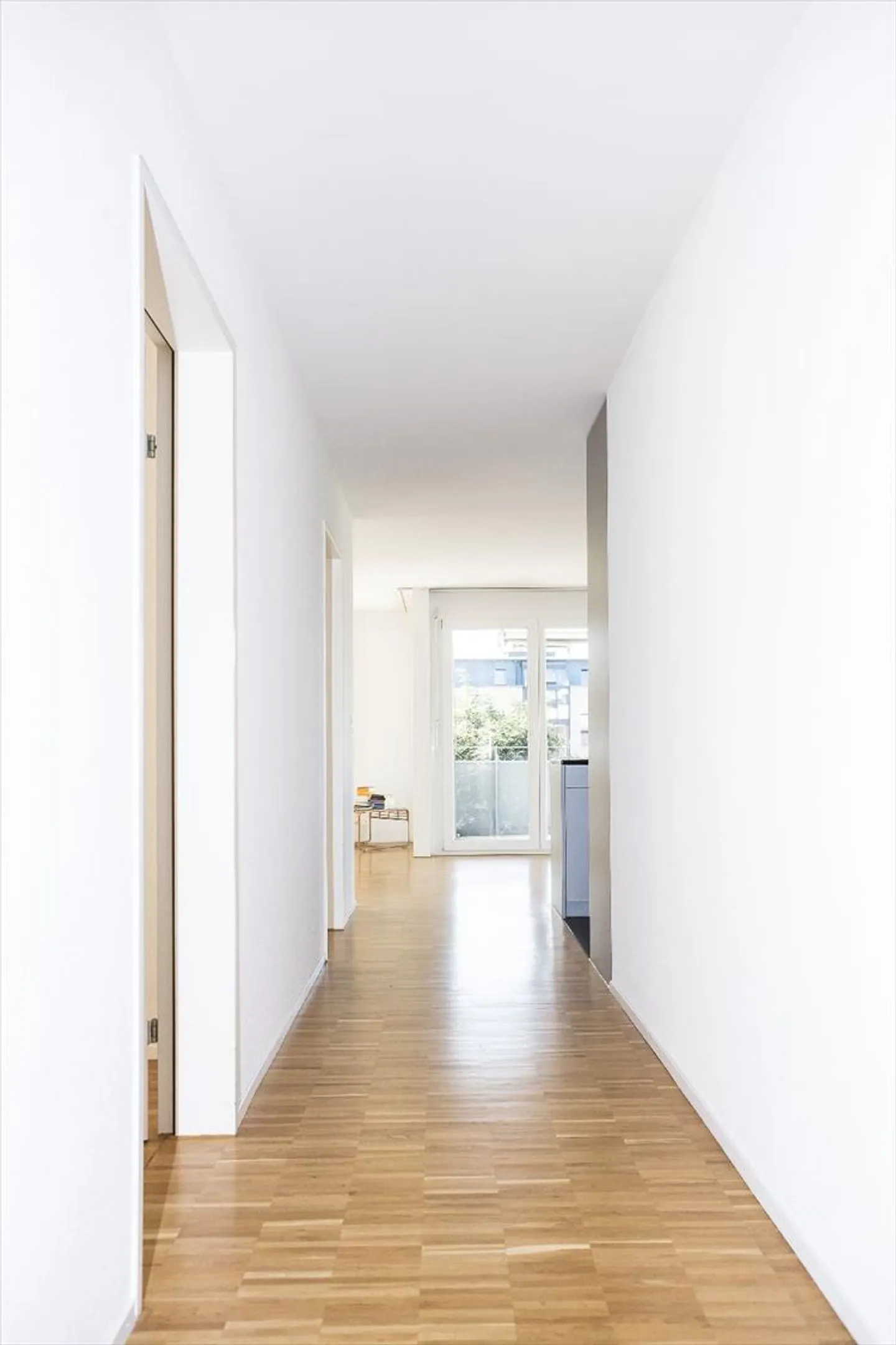 Modern apartment with large balcony in a sunny location - Photo 8 of 11