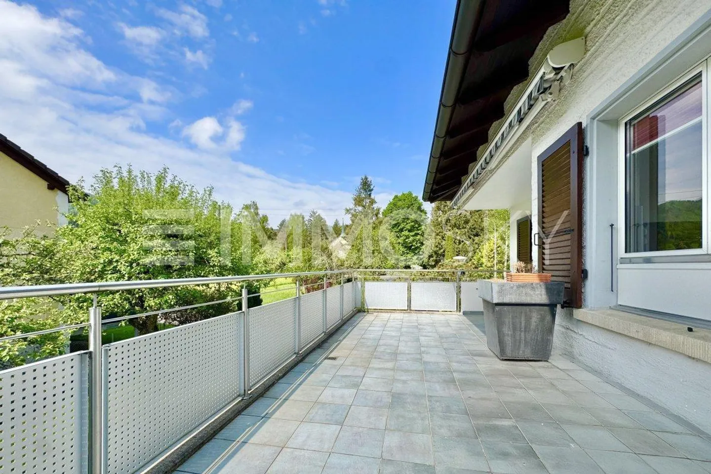 Casa familiare con grande terreno e giardino - Foto 2 di 5