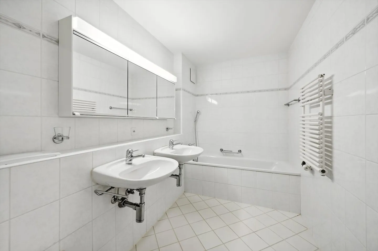 Spacious Maisonette Apartment in Popular Sonnenpark - Photo 4 of 9
