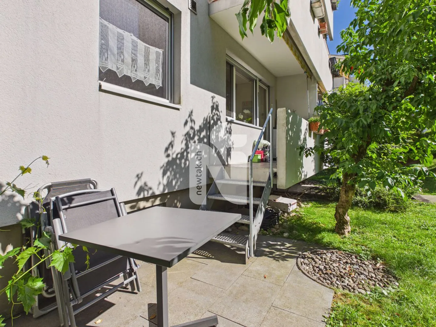 Familienfreundlich, sonnig und gepflegt mit zwei Balkonen, Gartensitzplatz und Garage - Photo 2 of 13