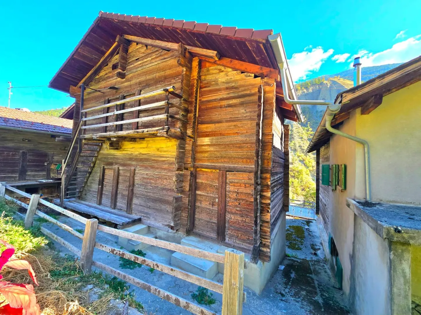Appartamento duplex da ristrutturare con terrazza e annessi a La Luette nel cuore del Val d'Hérens - Foto 17 di 20