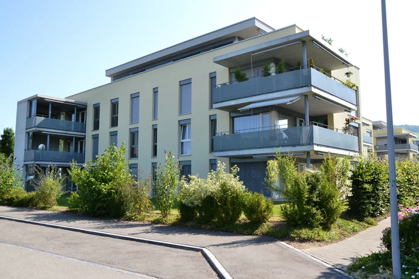 Modern apartment with large balcony in a sunny location - Photo 10 of 11